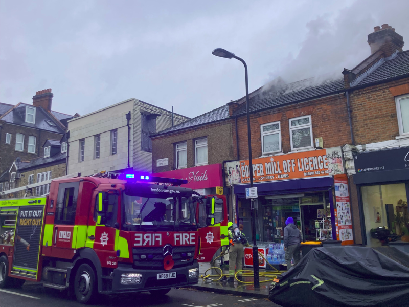 Six fire engines tackle blaze in flat above Walthamstow shop - Waltham ...